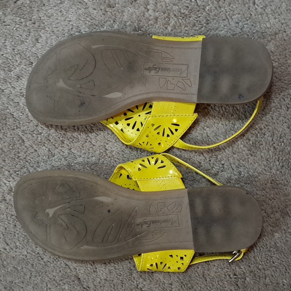 American Eagle Laser Cut Thong Sandals - Picture 6 of 11